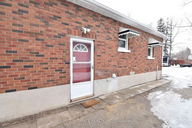 b - 205 Innisfil St, House detached with 2 bedrooms, 1 bathrooms and 2 parking in Barrie ON | Image 10