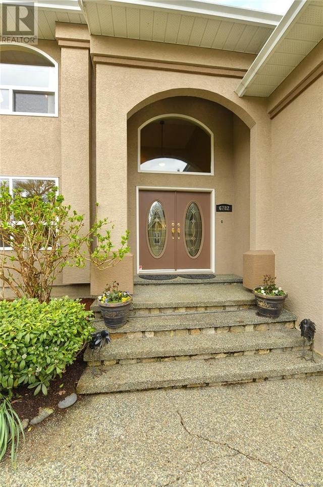 6782 Greig Crt, House detached with 3 bedrooms, 4 bathrooms and 6 parking in Central Saanich BC | Image 49