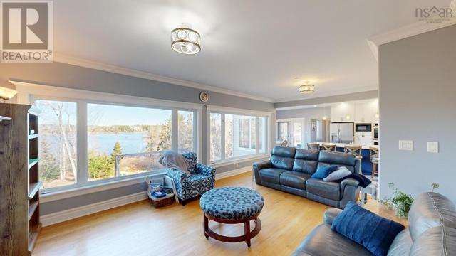 379 Lakeshore Drive, House detached with 5 bedrooms, 3 bathrooms and null parking in Halifax NS | Image 14