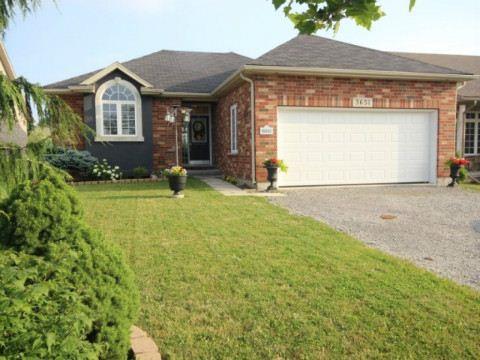 3651 Carver St, House detached with 2 bedrooms, 2 bathrooms and 4 parking in Fort Erie ON | Image 1