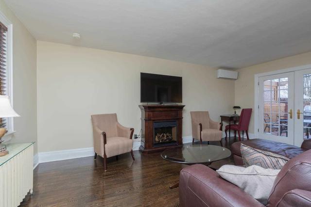 109 Mill St S, House detached with 2 bedrooms, 2 bathrooms and 4 parking in Brampton ON | Image 3
