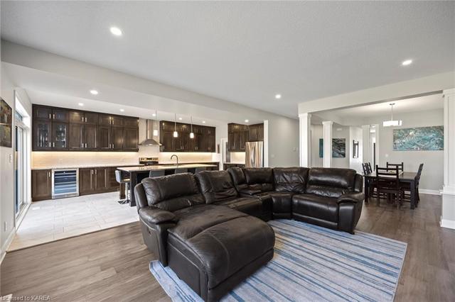 815 Riverview Way, House detached with 4 bedrooms, 3 bathrooms and 5 parking in Kingston ON | Image 5