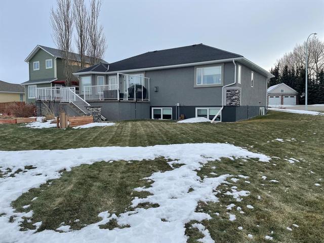 595 8 Avenue W, House detached with 5 bedrooms, 3 bathrooms and 4 parking in Cardston AB | Image 2