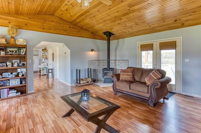 13922 Hwy 522, House detached with 2 bedrooms, 1 bathrooms and 16 parking in Parry Sound, Unorganized, Centre Part ON | Image 3