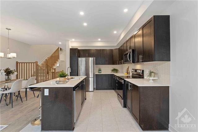 301 Broadridge Crescent, Townhouse with 3 bedrooms, 3 bathrooms and 3 parking in Ottawa ON | Image 10