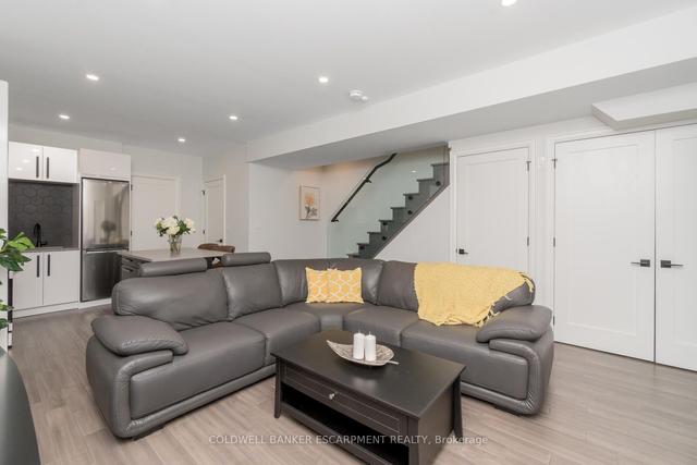 17 Bruton Rd, House detached with 3 bedrooms, 4 bathrooms and 5 parking in Toronto ON | Image 10