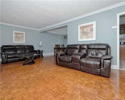 3633 Kingston Rd, House detached with 3 bedrooms, 3 bathrooms and 5 parking in Toronto ON | Image 3