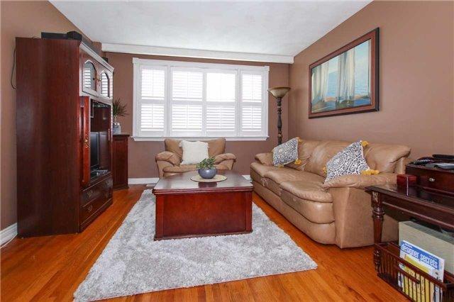 86 Park Rd S, House detached with 4 bedrooms, 3 bathrooms and 8 parking in Oshawa ON | Image 2