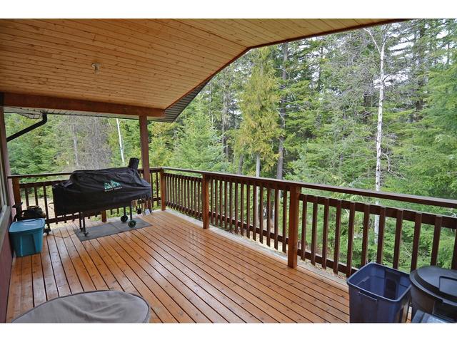 6652 Zeeben Road, House detached with 4 bedrooms, 2 bathrooms and null parking in Central Kootenay G BC | Image 13