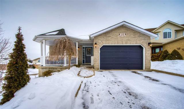 35 Pratt Pl, House detached with 3 bedrooms, 2 bathrooms and 3 parking in Cambridge ON | Image 1