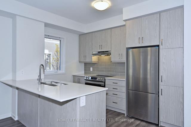 61 - 31 Honeycrisp Cres N, Townhouse with 2 bedrooms, 3 bathrooms and 1 parking in Vaughan ON | Image 6