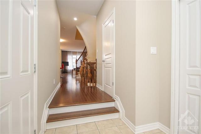 213 Butterfly Walk, Townhouse with 3 bedrooms, 2 bathrooms and 3 parking in Ottawa ON | Image 2