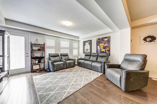 524 Buckeye Crt, House attached with 3 bedrooms, 3 bathrooms and 3 parking in Milton ON | Image 5