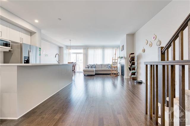 529 Sonmarg Crescent, Townhouse with 3 bedrooms, 3 bathrooms and 2 parking in Ottawa ON | Image 5