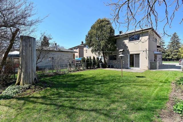 29 Newlin Cres, House semidetached with 4 bedrooms, 2 bathrooms and 3 parking in Toronto ON | Image 19