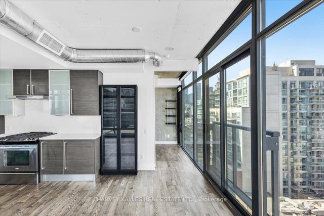 1105 - 138 Princess St, Condo with 2 bedrooms, 2 bathrooms and 1 parking in Toronto ON | Image 5