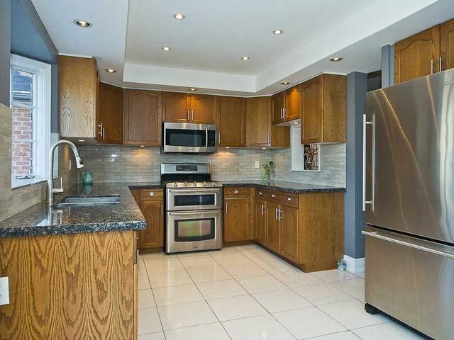 1645 Heathside Cres, House detached with 3 bedrooms, 3 bathrooms and 6 parking in Pickering ON | Image 4