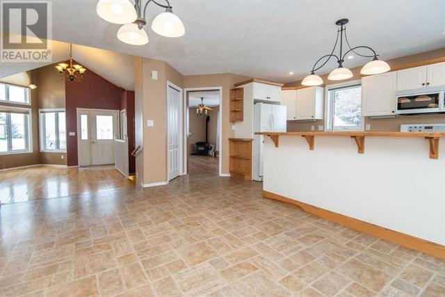 3402 - 3 Township Road 392, House detached with 4 bedrooms, 2 bathrooms and 2 parking in Lacombe County AB | Image 4