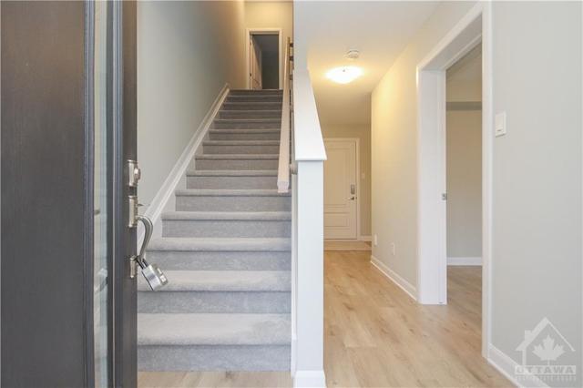 29 Lakepointe Drive, Townhouse with 4 bedrooms, 3 bathrooms and 5 parking in Ottawa ON | Image 3