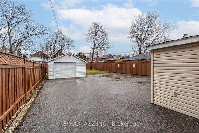 141 Agnes St, House detached with 4 bedrooms, 3 bathrooms and 5 parking in Oshawa ON | Image 32