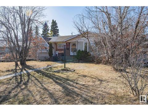 7403 92a Av Nw, House detached with 3 bedrooms, 2 bathrooms and 6 parking in Edmonton AB | Card Image