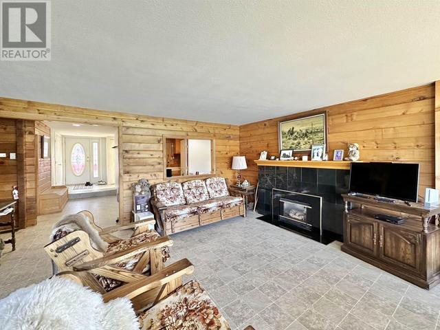 3456 Dunsmuir Road, House detached with 2 bedrooms, 2 bathrooms and null parking in Cariboo G BC | Image 15