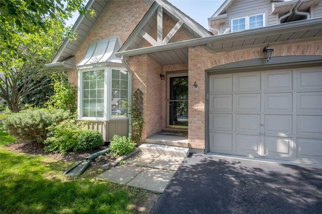 4 - 320 Hamilton Dr, Townhouse with 3 bedrooms, 2 bathrooms and 1 parking in Hamilton ON | Image 2