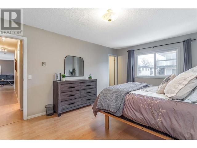 305 - 555 Rowcliffe Avenue, Condo with 2 bedrooms, 2 bathrooms and 1 parking in Kelowna BC | Image 12