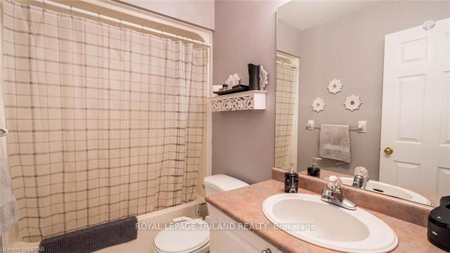 5 - 1241 Beaverbrook Ave, Townhouse with 2 bedrooms, 3 bathrooms and 4 parking in London ON | Image 2