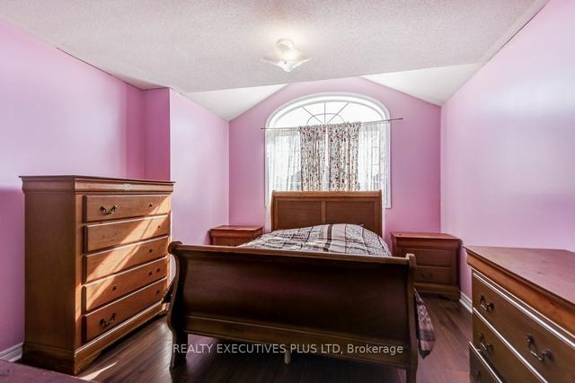 68 Oblate Cres, House detached with 4 bedrooms, 4 bathrooms and 6 parking in Brampton ON | Image 5