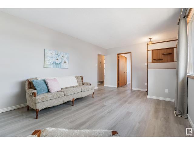 4816 105b St Nw, House detached with 5 bedrooms, 2 bathrooms and 4 parking in Edmonton AB | Image 5