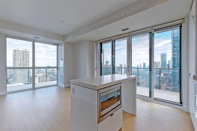 2910 - 7 Grenville St, Condo with 1 bedrooms, 1 bathrooms and 0 parking in Toronto ON | Image 2