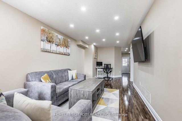 100 Monaco Crt, House attached with 3 bedrooms, 5 bathrooms and 4 parking in Brampton ON | Image 2