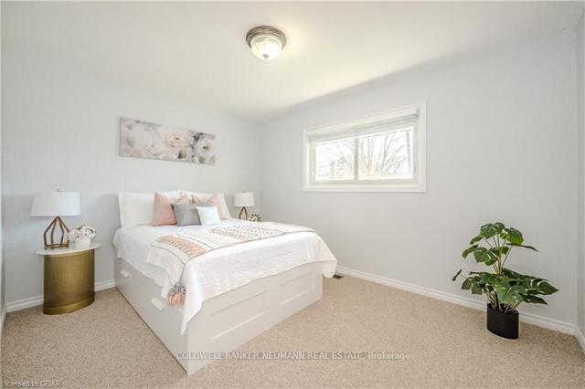 56 Dumbarton St, House detached with 2 bedrooms, 2 bathrooms and 5 parking in Guelph ON | Image 4