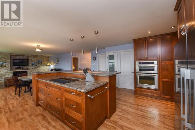 3828 Laurel Dr, House detached with 4 bedrooms, 2 bathrooms and 6 parking in Comox Valley A BC | Image 7