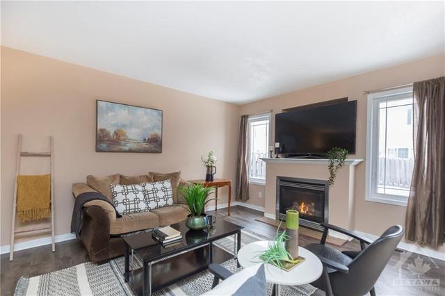 705 Regiment Avenue, Townhouse with 3 bedrooms, 3 bathrooms and 3 parking in Ottawa ON | Image 7