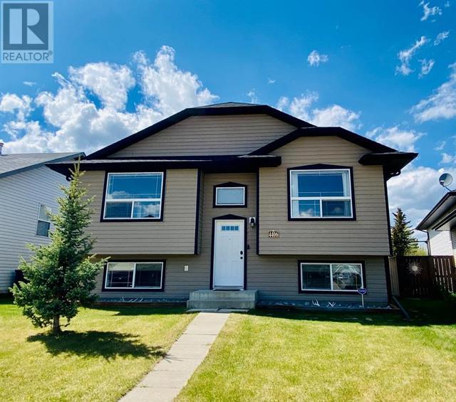 4406 - 58 Street Close, House detached with 3 bedrooms, 3 bathrooms and 2 parking in Rocky Mountain House AB | Card Image