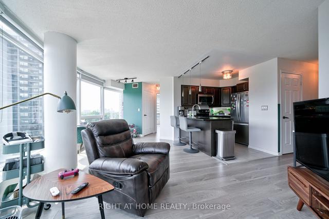 813 - 18 Valley Woods Rd, Condo with 2 bedrooms, 2 bathrooms and 1 parking in Toronto ON | Image 1