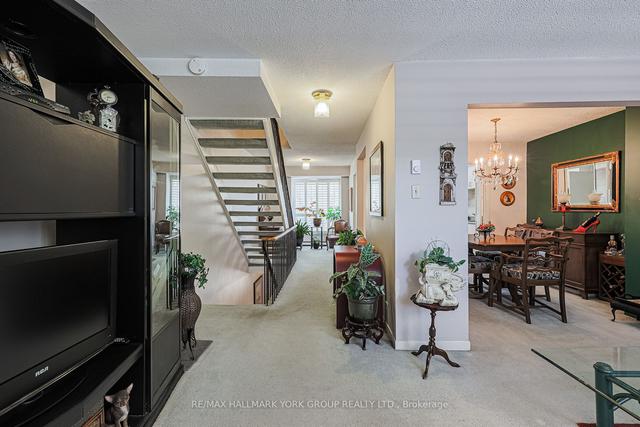 19 Edgar Woods Rd, Townhouse with 3 bedrooms, 3 bathrooms and 2 parking in Toronto ON | Image 23