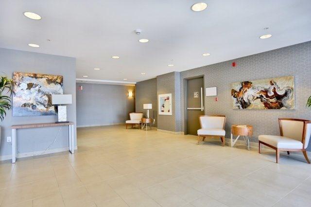 5020 Corporate Dr, Condo with 1 bedrooms, 1 bathrooms and 1 parking in Burlington ON | Image 2