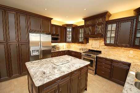 2455 Sylvia Dr, House detached with 4 bedrooms, 4 bathrooms and 2 parking in Oakville ON | Image 6
