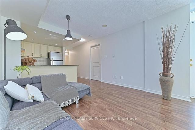 2201 - 9 George St, Condo with 2 bedrooms, 1 bathrooms and 1 parking in Brampton ON | Image 8