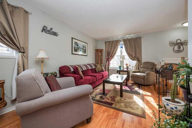 79 Chalmers Dr, House detached with 2 bedrooms, 2 bathrooms and 4 parking in Barrie ON | Image 3