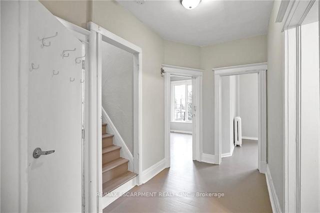 25 Strathcona Ave S, House detached with 5 bedrooms, 3 bathrooms and 3 parking in Hamilton ON | Image 4