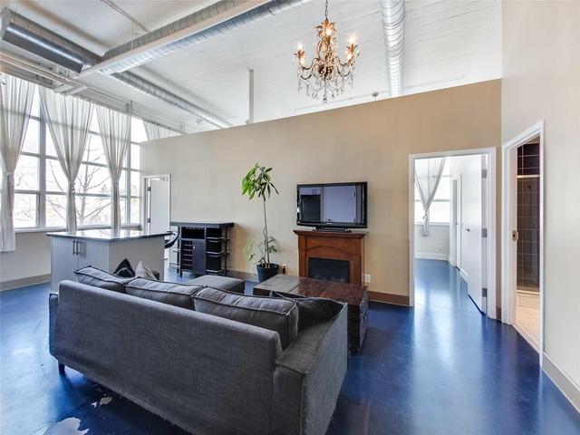 123 - 1001 Roselawn Ave, Condo with 2 bedrooms, 1 bathrooms and 1 parking in Toronto ON | Image 6