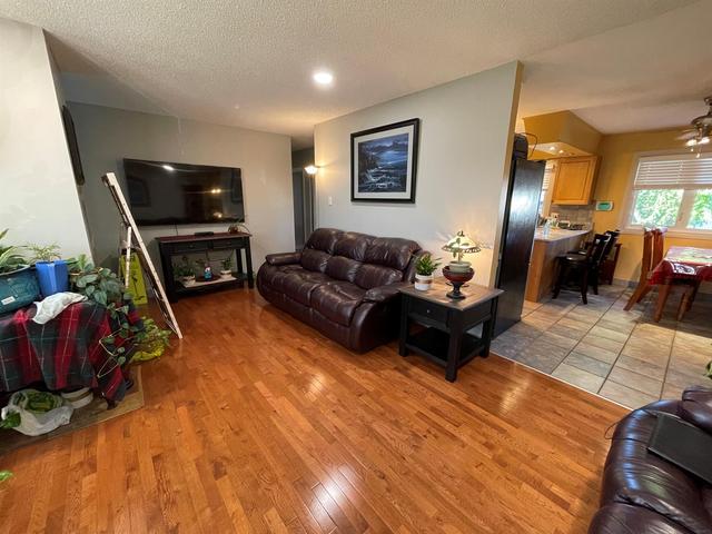 9612 91a Avenue, House detached with 5 bedrooms, 2 bathrooms and 5 parking in Grande Prairie AB | Image 12