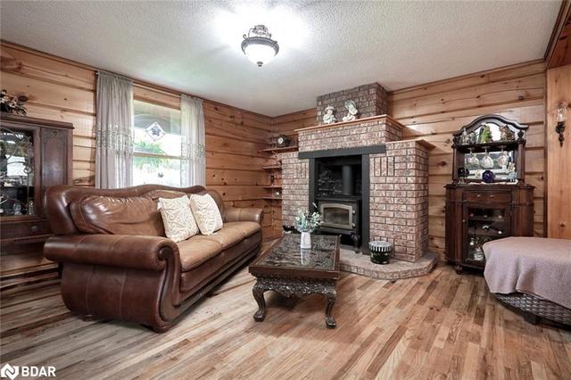 219 Medonte Side Road 2, House detached with 3 bedrooms, 1 bathrooms and 20 parking in Oro Medonte ON | Image 6