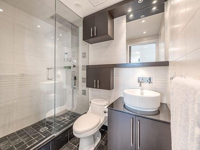 1001 - 281 Mutual St, Condo with 2 bedrooms, 1 bathrooms and 1 parking in Toronto ON | Image 19