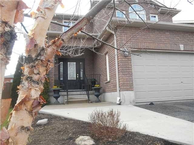 144 Crompton Dr, House detached with 3 bedrooms, 3 bathrooms and 2 parking in Barrie ON | Image 1