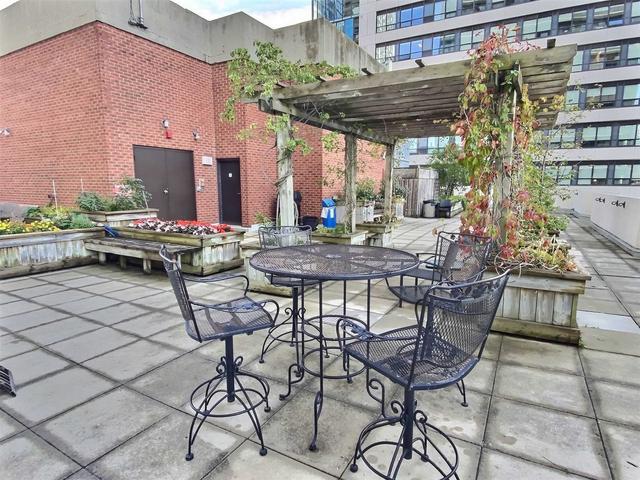 1004 - 192 Jarvis St, Condo with 2 bedrooms, 2 bathrooms and 1 parking in Toronto ON | Image 10